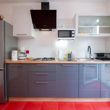 Apartment Un Chat Ровин Екстериор снимка