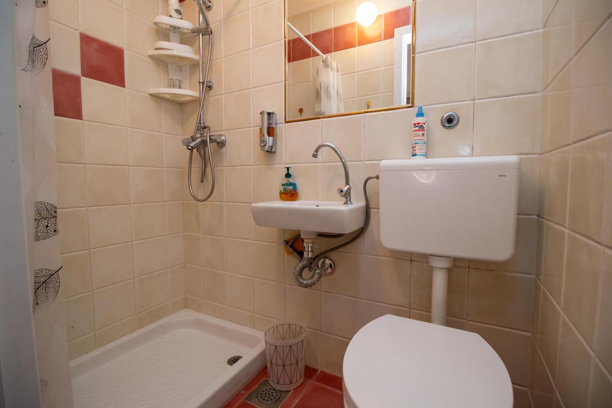 Apartment Un Chat Ровин Екстериор снимка