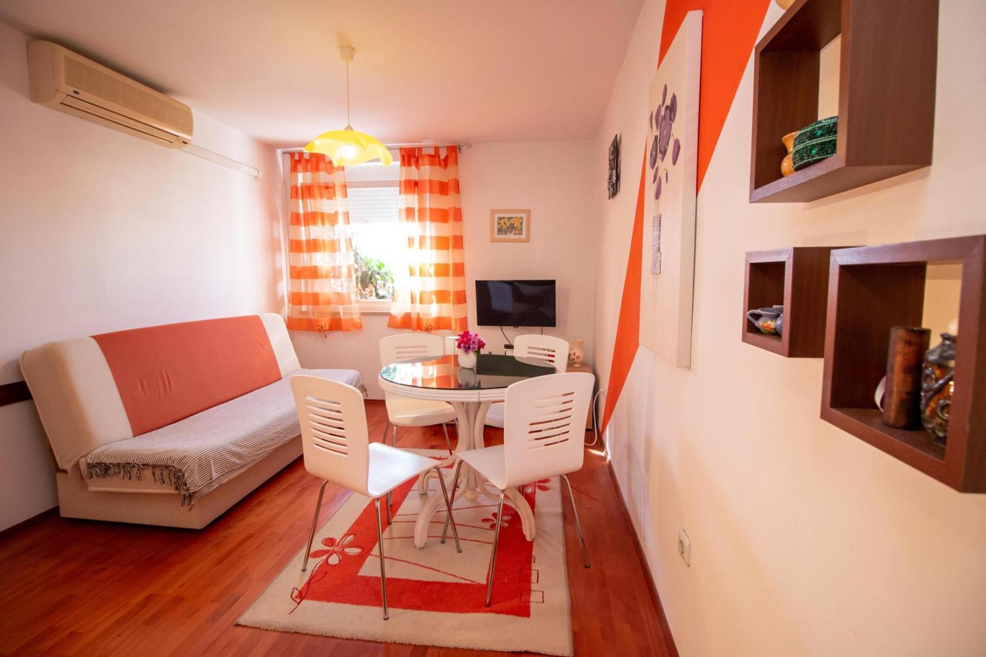 Apartment Un Chat Ровин Екстериор снимка