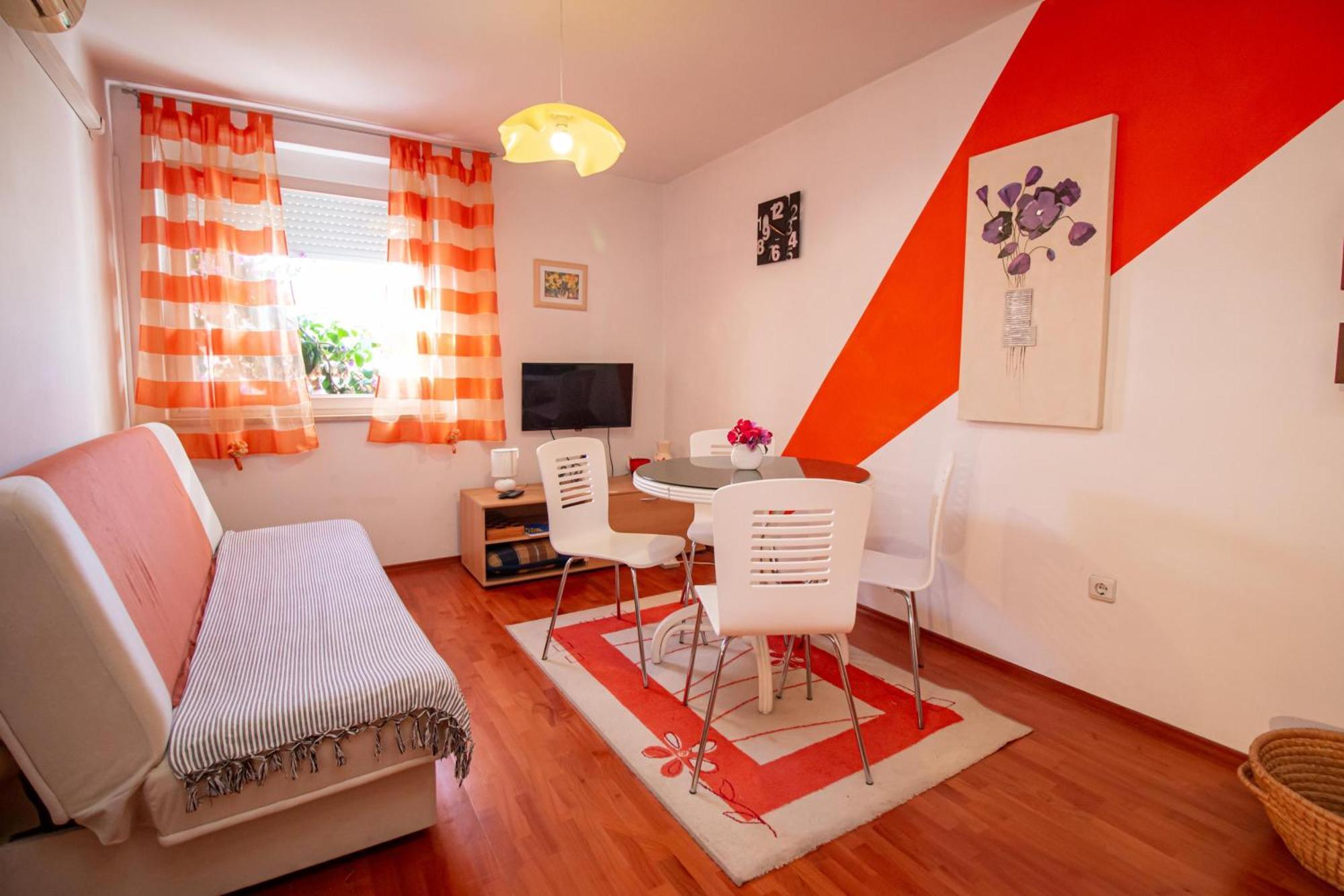 Apartment Un Chat Ровин Екстериор снимка