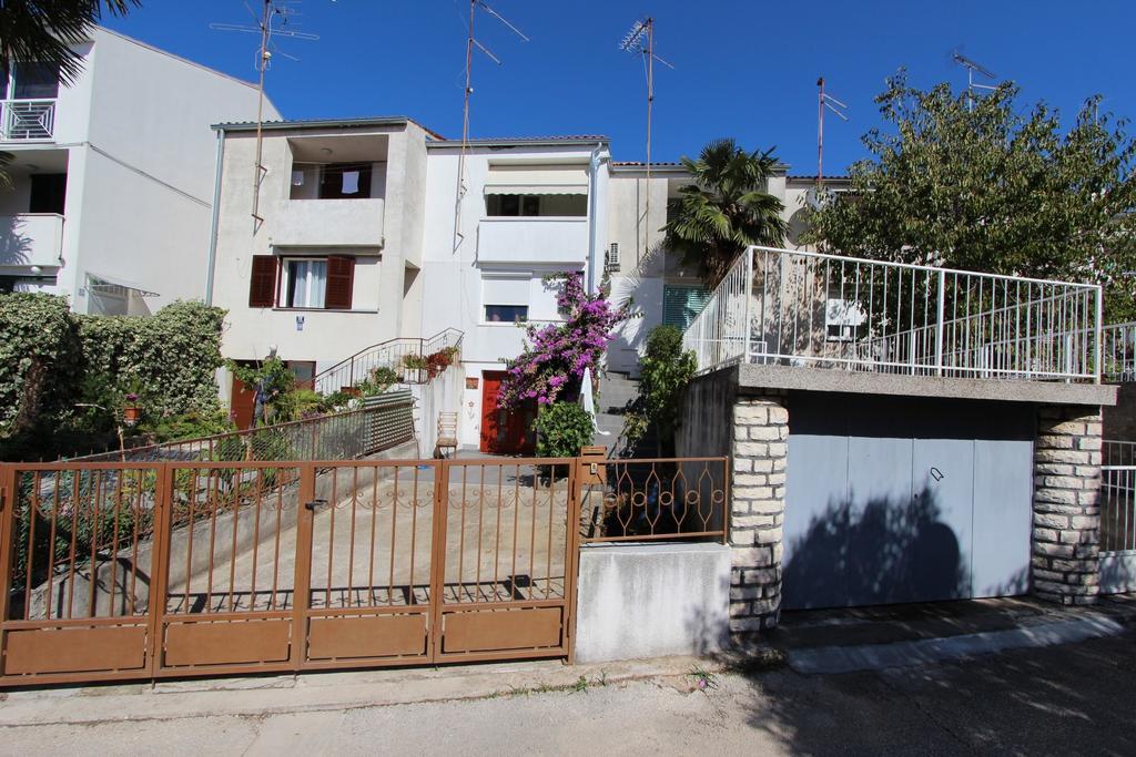 Apartment Un Chat Ровин Екстериор снимка